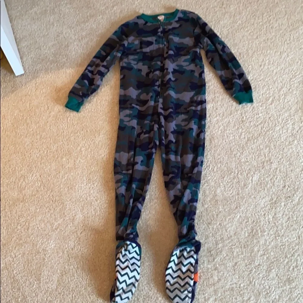 Cat & Jack Size 6 Footed Pajamas.